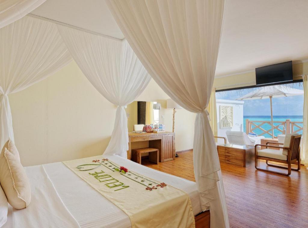 Angaga Island Resort And Spa Dış mekan fotoğraf